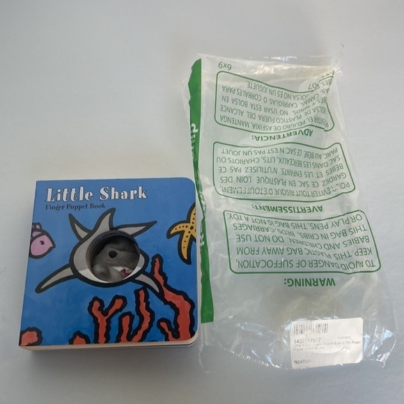 Little Shark Finger Puppet Book Chronicle Books - Picture 7 of 10